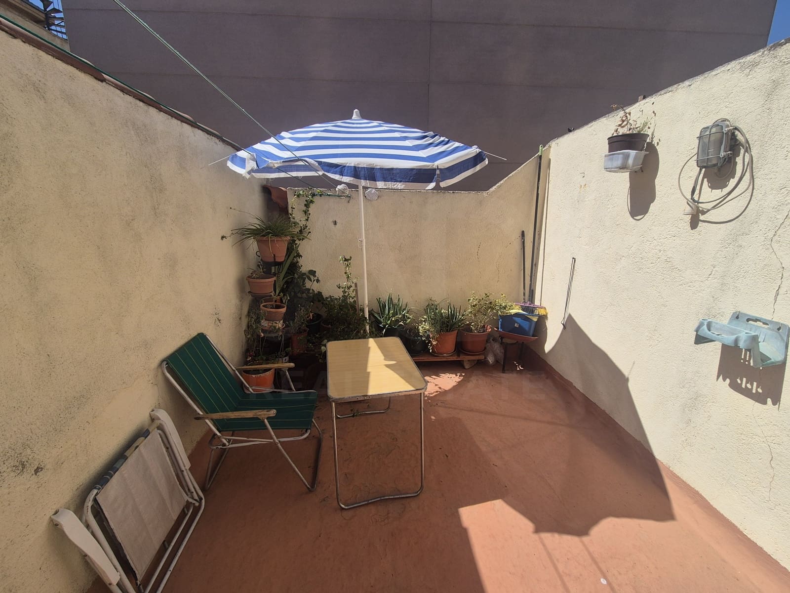 2 slaapkamer Rijtjeshuis te koop in Salamanca stad - € 105.000 (Ref: 9988106)