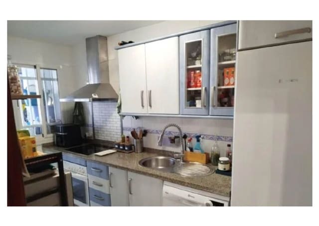 3 soverom Rekkehus til salgs i Huelva by med svømmebasseng - € 235 000 (Ref: 9988116)