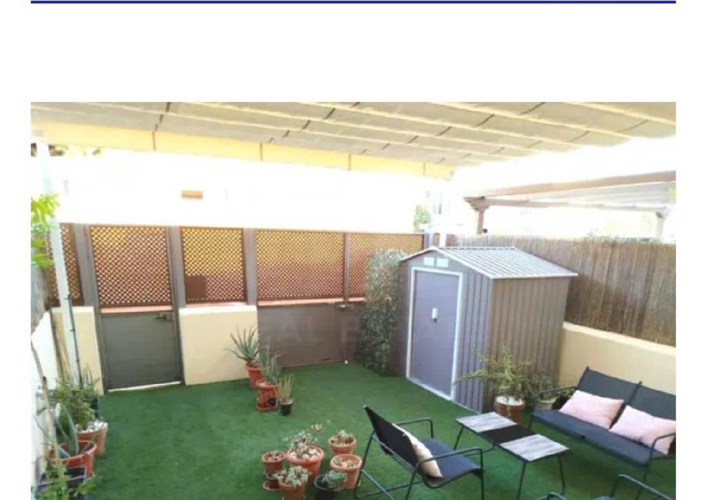 3 soverom Rekkehus til salgs i Huelva by med svømmebasseng - € 235 000 (Ref: 9988116)