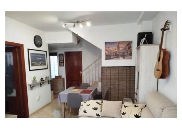 3 soverom Rekkehus til salgs i Huelva by med svømmebasseng - € 235 000 (Ref: 9988116)
