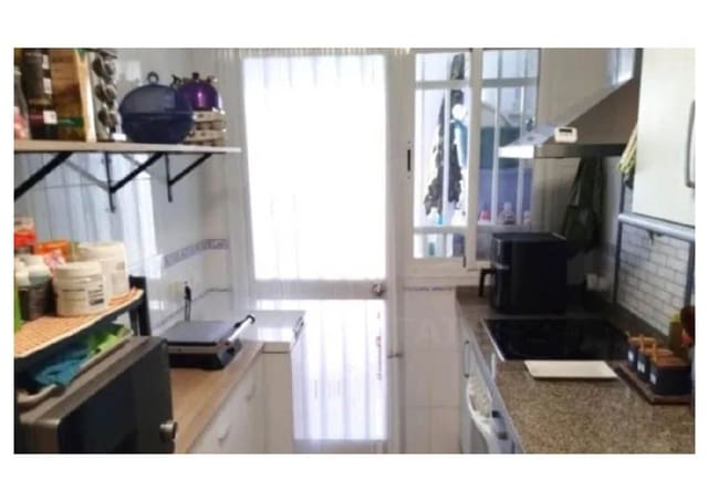 3 soverom Rekkehus til salgs i Huelva by med svømmebasseng - € 235 000 (Ref: 9988116)
