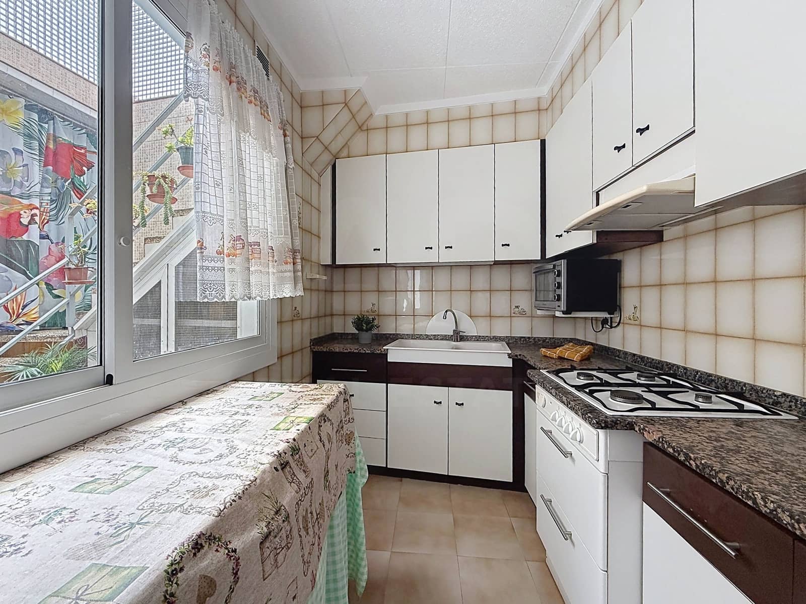 Apartamento de 3 habitaciones en Barcelona ciudad en venta - 200.000 € (Ref: 9988119)