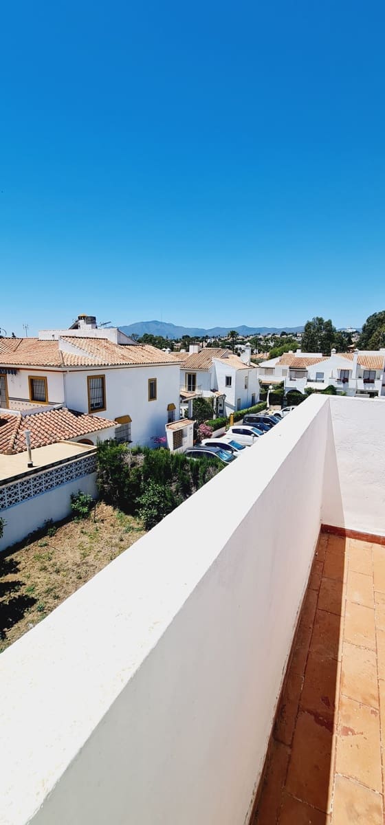 4 bedroom Terraced Villa for sale in Estepona with garage - € 480,000 (Ref: 9988127)