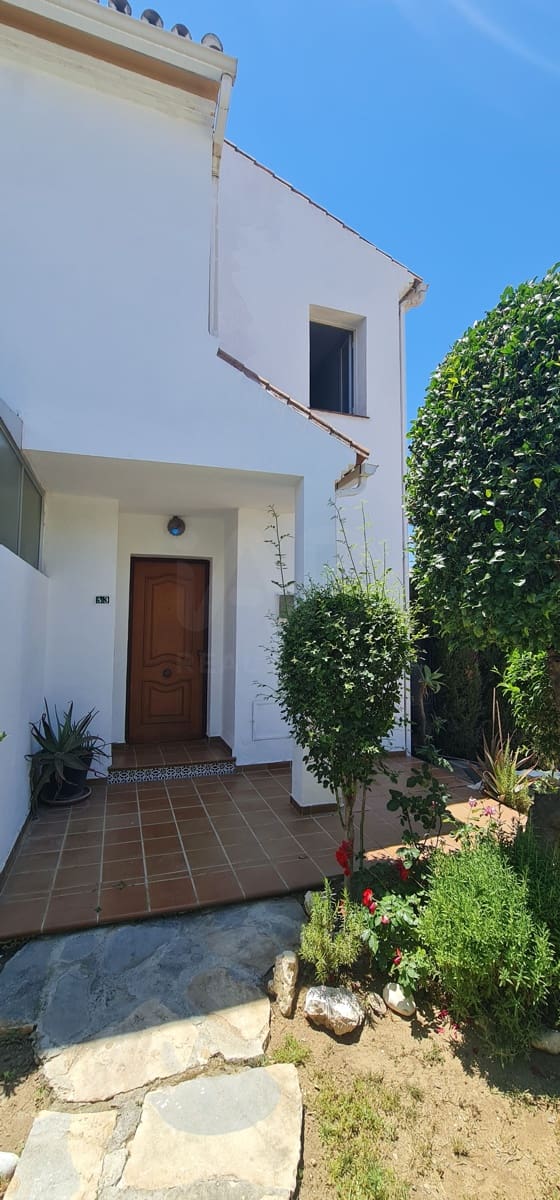 4 bedroom Terraced Villa for sale in Estepona with garage - € 480,000 (Ref: 9988127)
