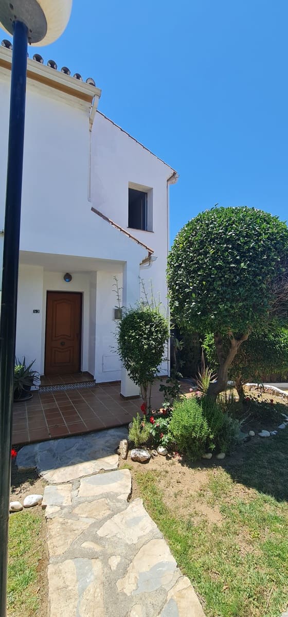 4 bedroom Terraced Villa for sale in Estepona with garage - € 480,000 (Ref: 9988127)
