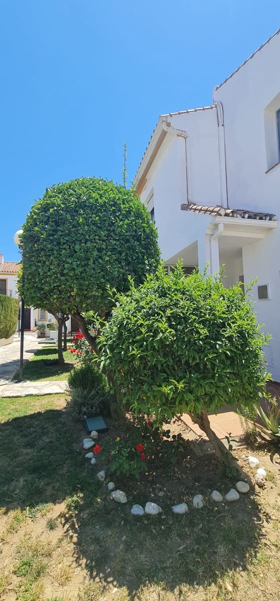 4 bedroom Terraced Villa for sale in Estepona with garage - € 480,000 (Ref: 9988127)
