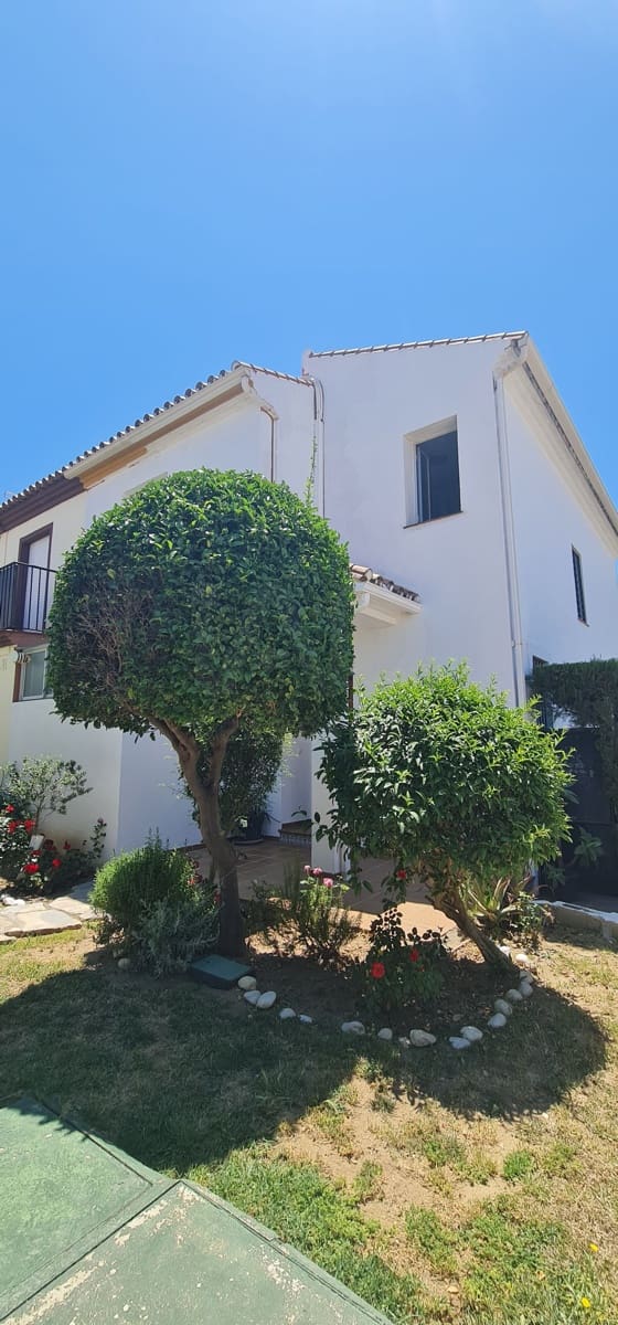 4 bedroom Terraced Villa for sale in Estepona with garage - € 480,000 (Ref: 9988127)
