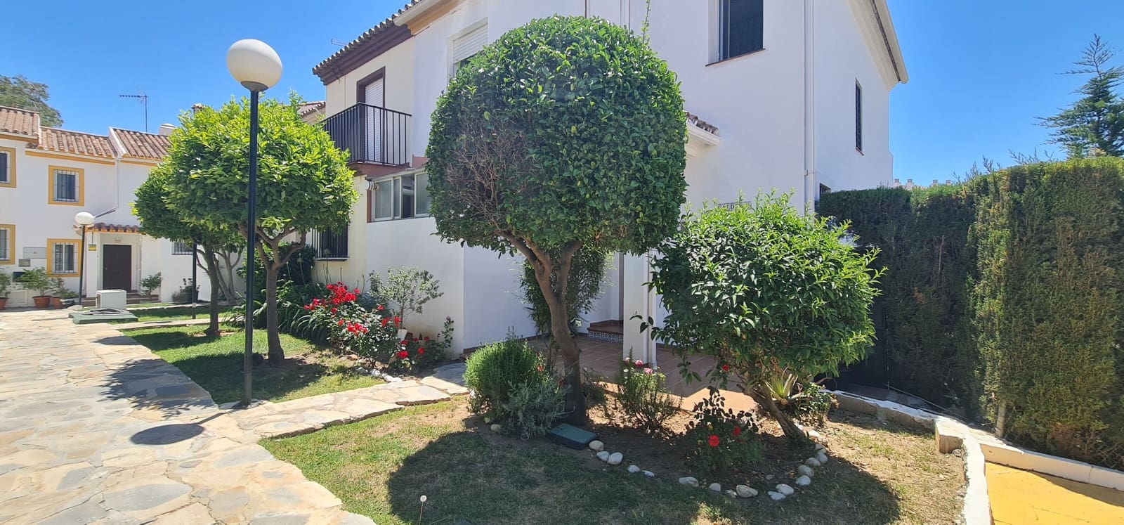 4 bedroom Terraced Villa for sale in Estepona with garage - € 480,000 (Ref: 9988127)