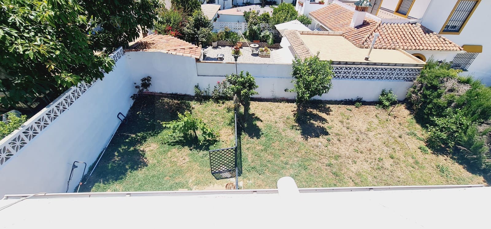 4 bedroom Terraced Villa for sale in Estepona with garage - € 480,000 (Ref: 9988127)
