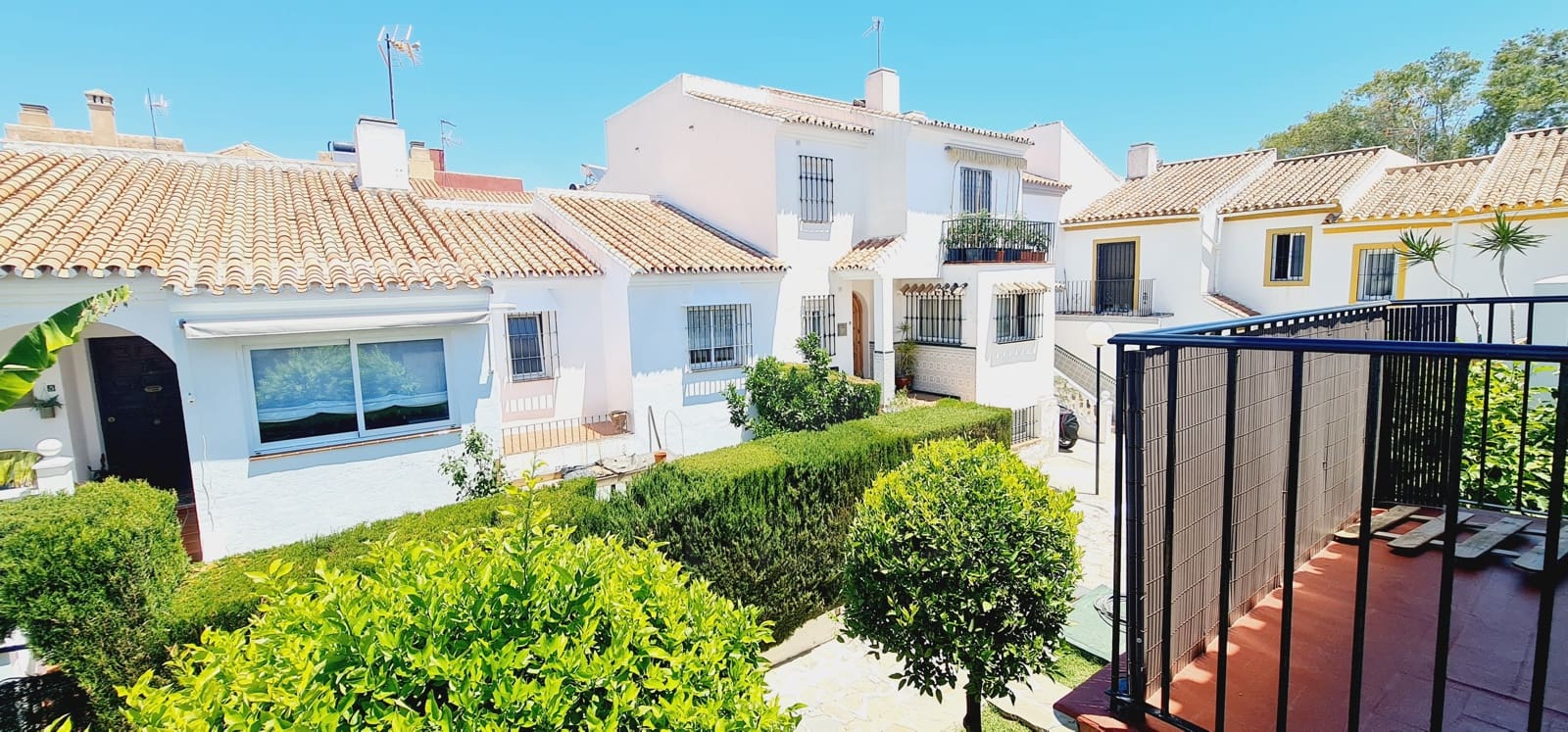 4 bedroom Terraced Villa for sale in Estepona with garage - € 480,000 (Ref: 9988127)