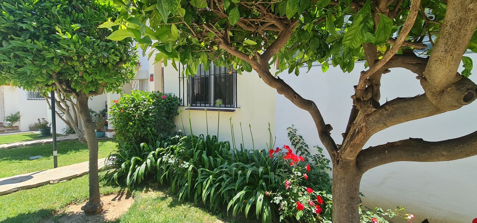 4 bedroom Terraced Villa for sale in Estepona with garage - € 480,000 (Ref: 9988127)