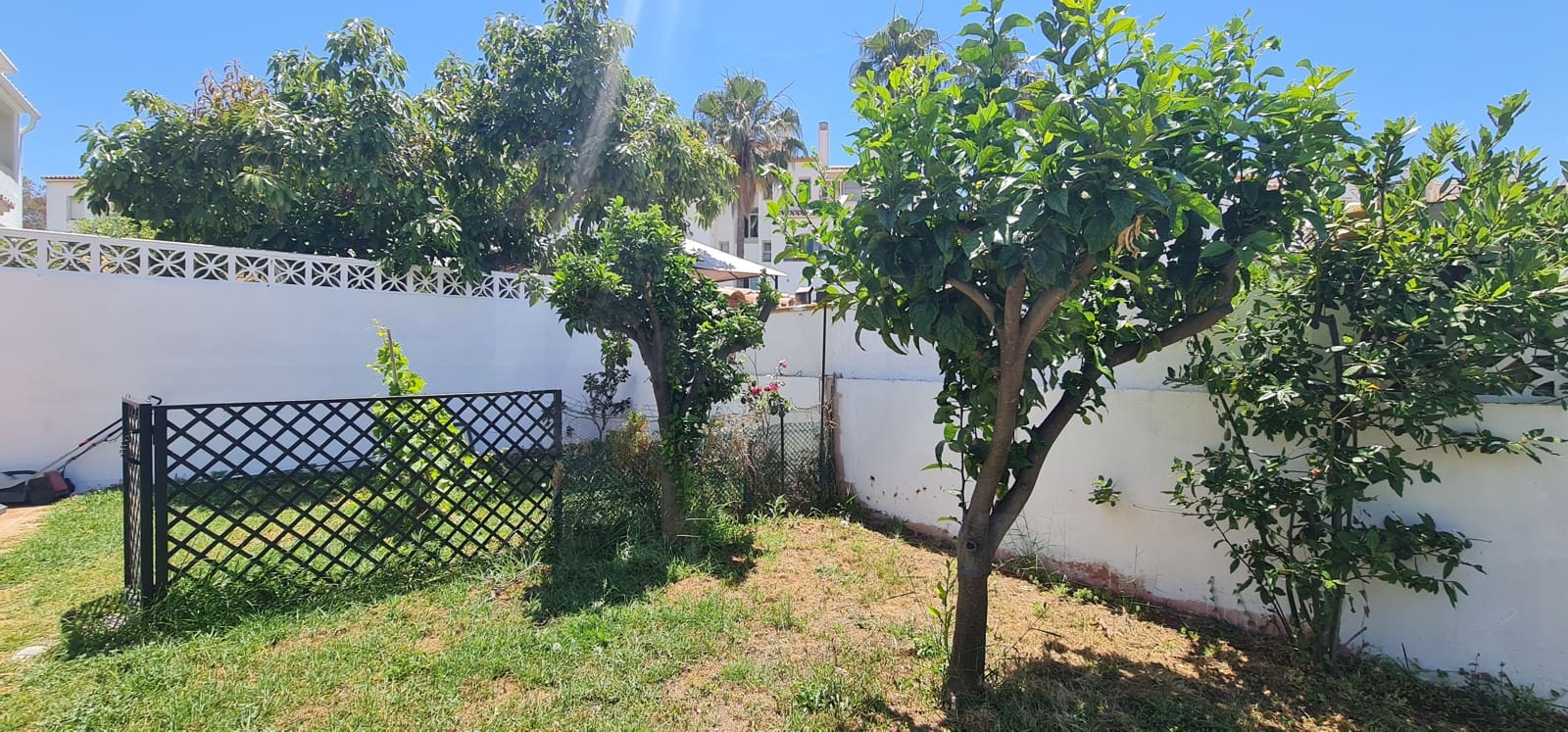 4 bedroom Terraced Villa for sale in Estepona with garage - € 480,000 (Ref: 9988127)
