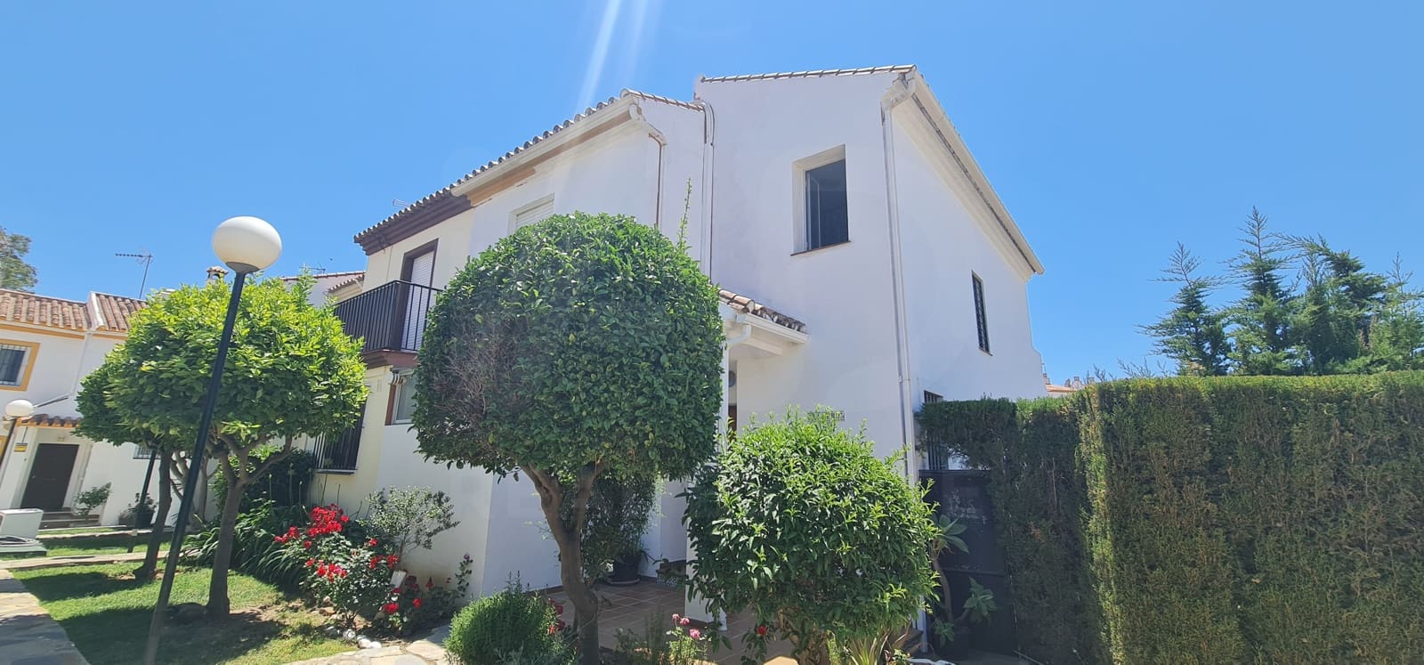 4 bedroom Terraced Villa for sale in Estepona with garage - € 480,000 (Ref: 9988127)