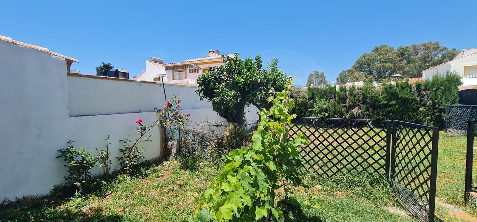 4 bedroom Terraced Villa for sale in Estepona with garage - € 480,000 (Ref: 9988127)