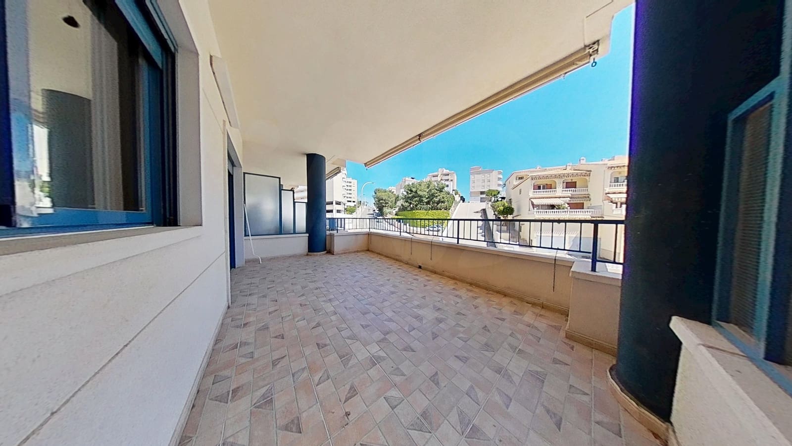 2 soveværelse Lejlighed til salg i Santa Pola med swimmingpool garage - € 298.000 (Ref: 9988131)