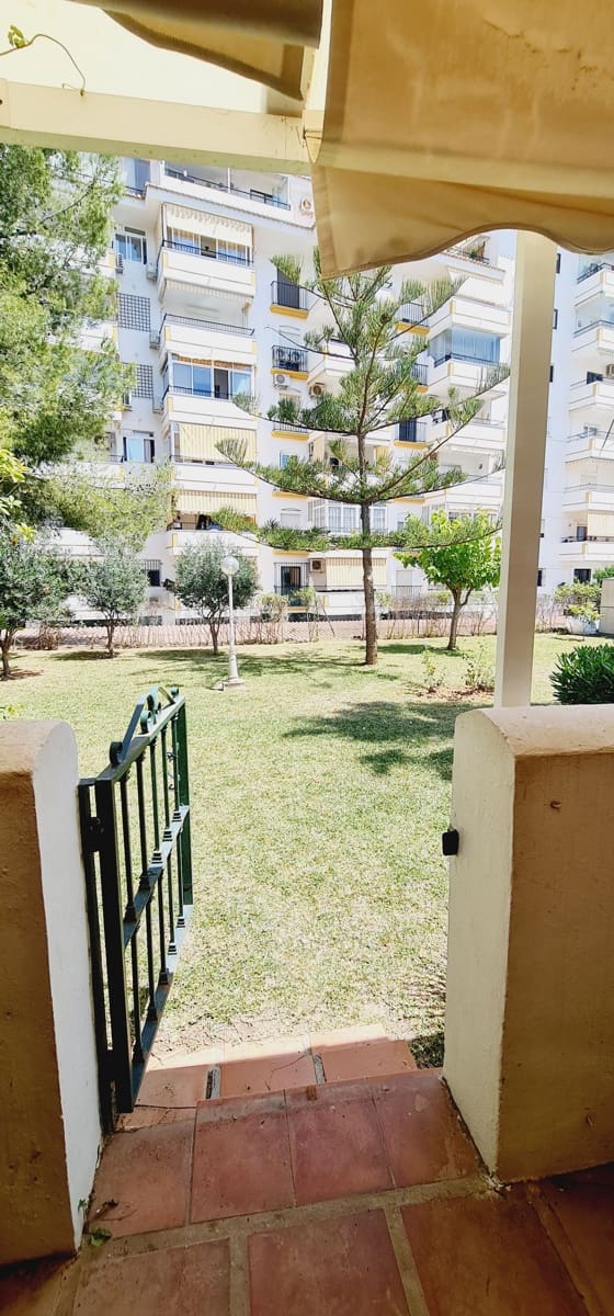 5 soveværelse Rækkehus til salg i Fuengirola med swimmingpool garage - € 470.000 (Ref: 9988143)