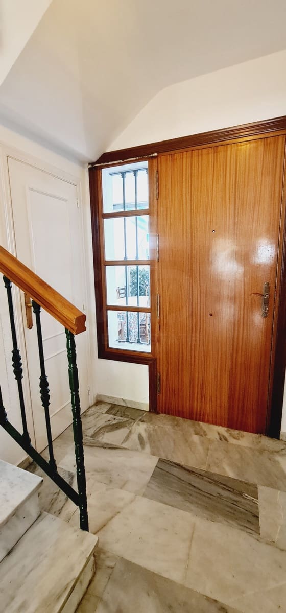 5 soveværelse Rækkehus til salg i Fuengirola med swimmingpool garage - € 470.000 (Ref: 9988143)