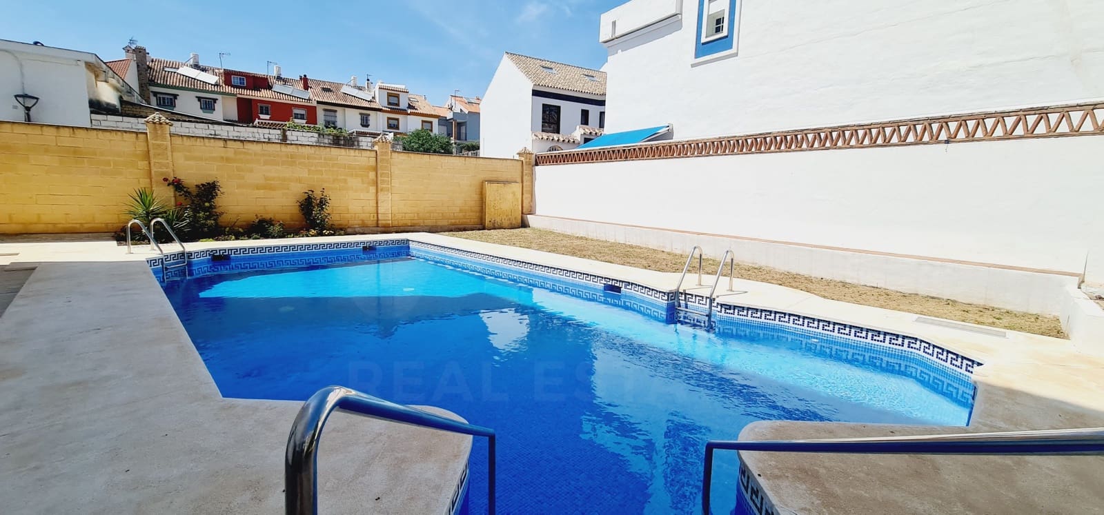 5 soveværelse Rækkehus til salg i Fuengirola med swimmingpool garage - € 470.000 (Ref: 9988143)