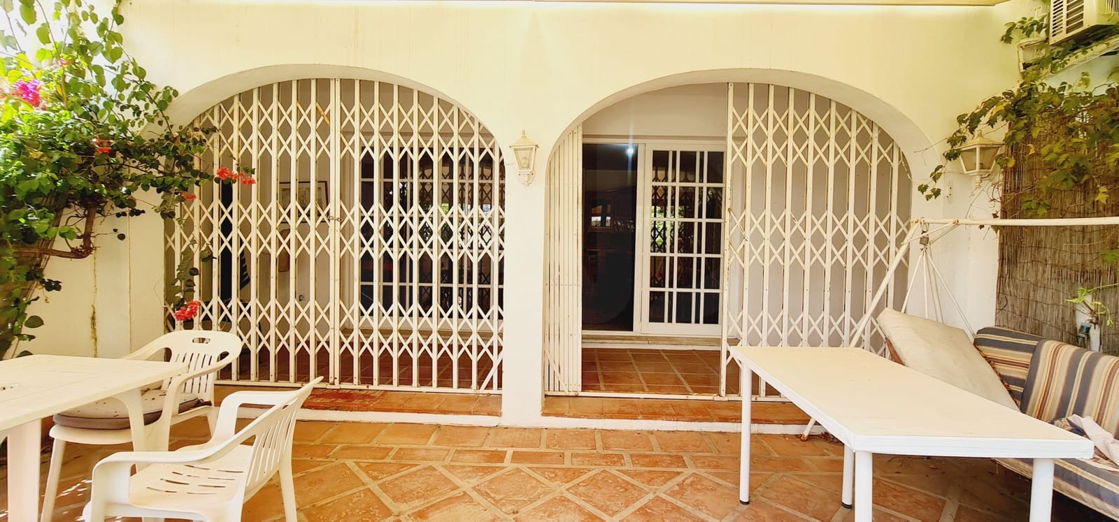 5 soveværelse Rækkehus til salg i Fuengirola med swimmingpool garage - € 470.000 (Ref: 9988143)