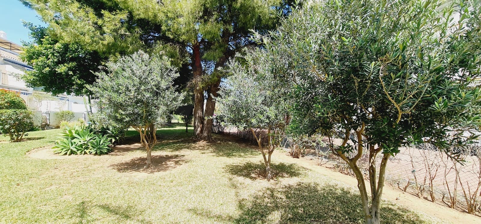 5 soveværelse Rækkehus til salg i Fuengirola med swimmingpool garage - € 470.000 (Ref: 9988143)