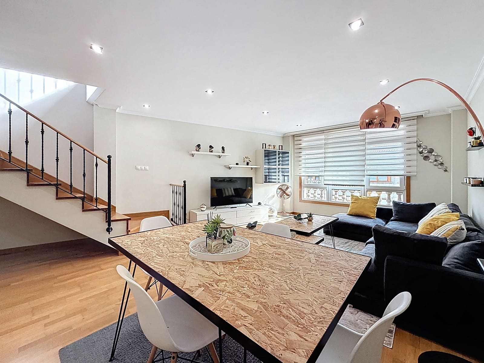 5 soveværelse Lejlighed til salg i Pontevedra by med garage - € 259.000 (Ref: 9988145)