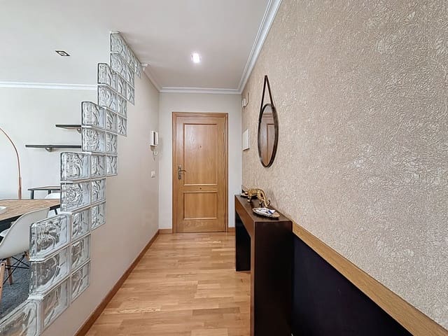 5 soveværelse Lejlighed til salg i Pontevedra by med garage - € 259.000 (Ref: 9988145)