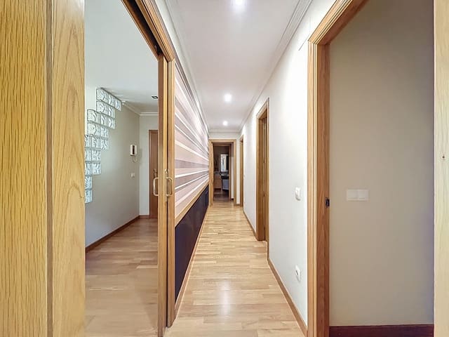 5 soveværelse Lejlighed til salg i Pontevedra by med garage - € 259.000 (Ref: 9988145)