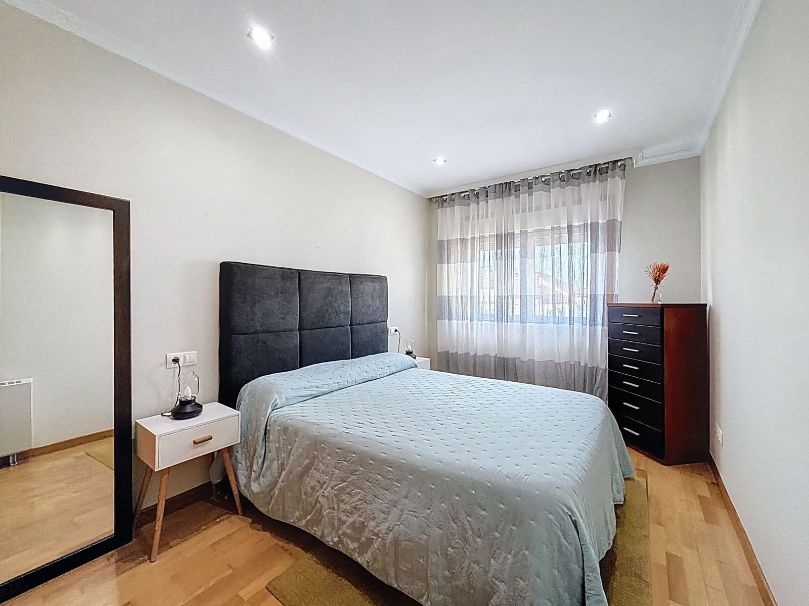 5 soveværelse Lejlighed til salg i Pontevedra by med garage - € 259.000 (Ref: 9988145)