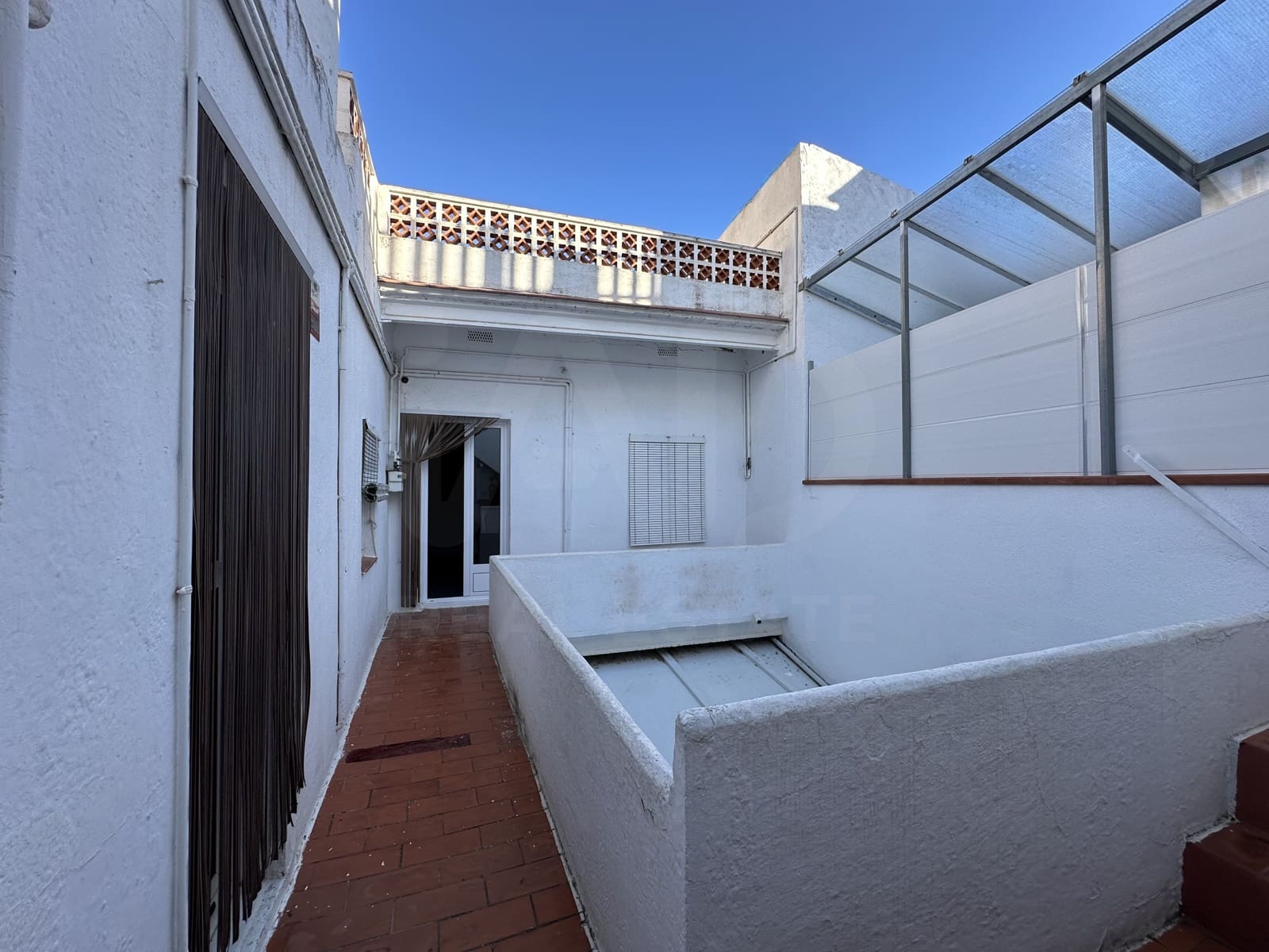 5 Zimmer Reihenhaus zu verkaufen in Barcelona Stadt - 290.000 € (Ref: 9988146)