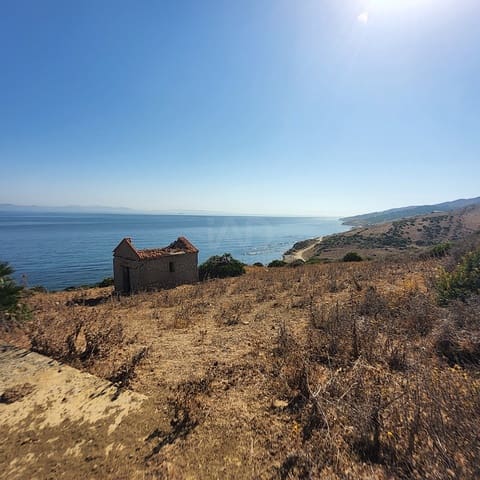 Grunde uden byggetilladelser til salg i Cádiz by - € 600.000 (Ref: 9988147)