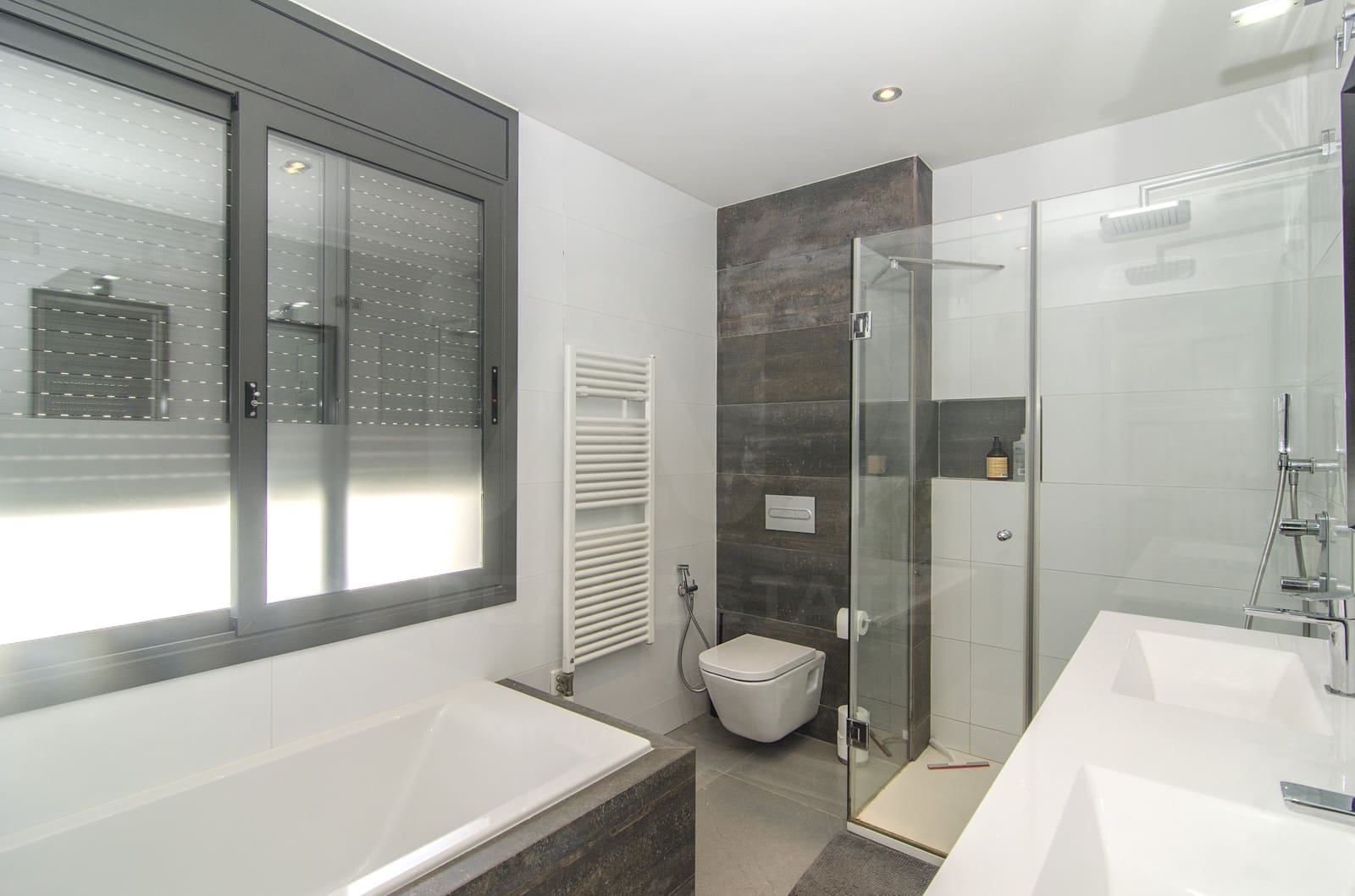 5 soverom Hus til salgs i Barcelona by med svømmebasseng garasje - € 1 850 000 (Ref: 9988148)