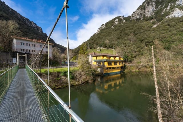 Kommersiell till salu i Peñamellera Alta - 870 000 € (Ref: 9988153)