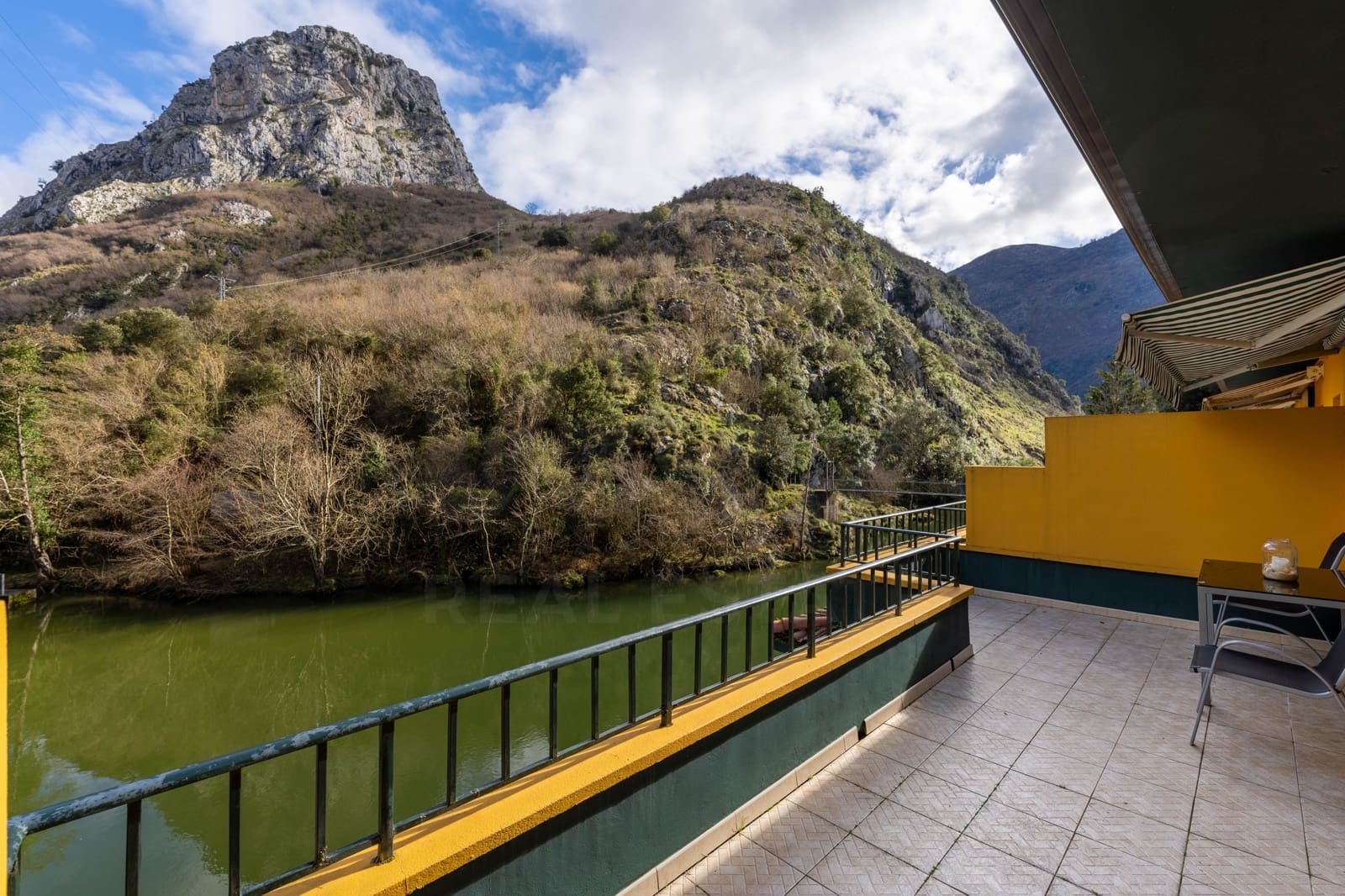Kommersiell till salu i Penamellera Alta - 870 000 € (Ref: 9988153)