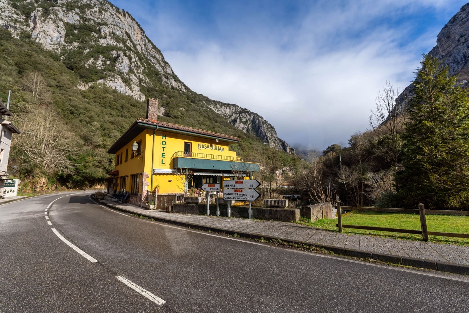 Kommersiell till salu i Penamellera Alta - 870 000 € (Ref: 9988153)