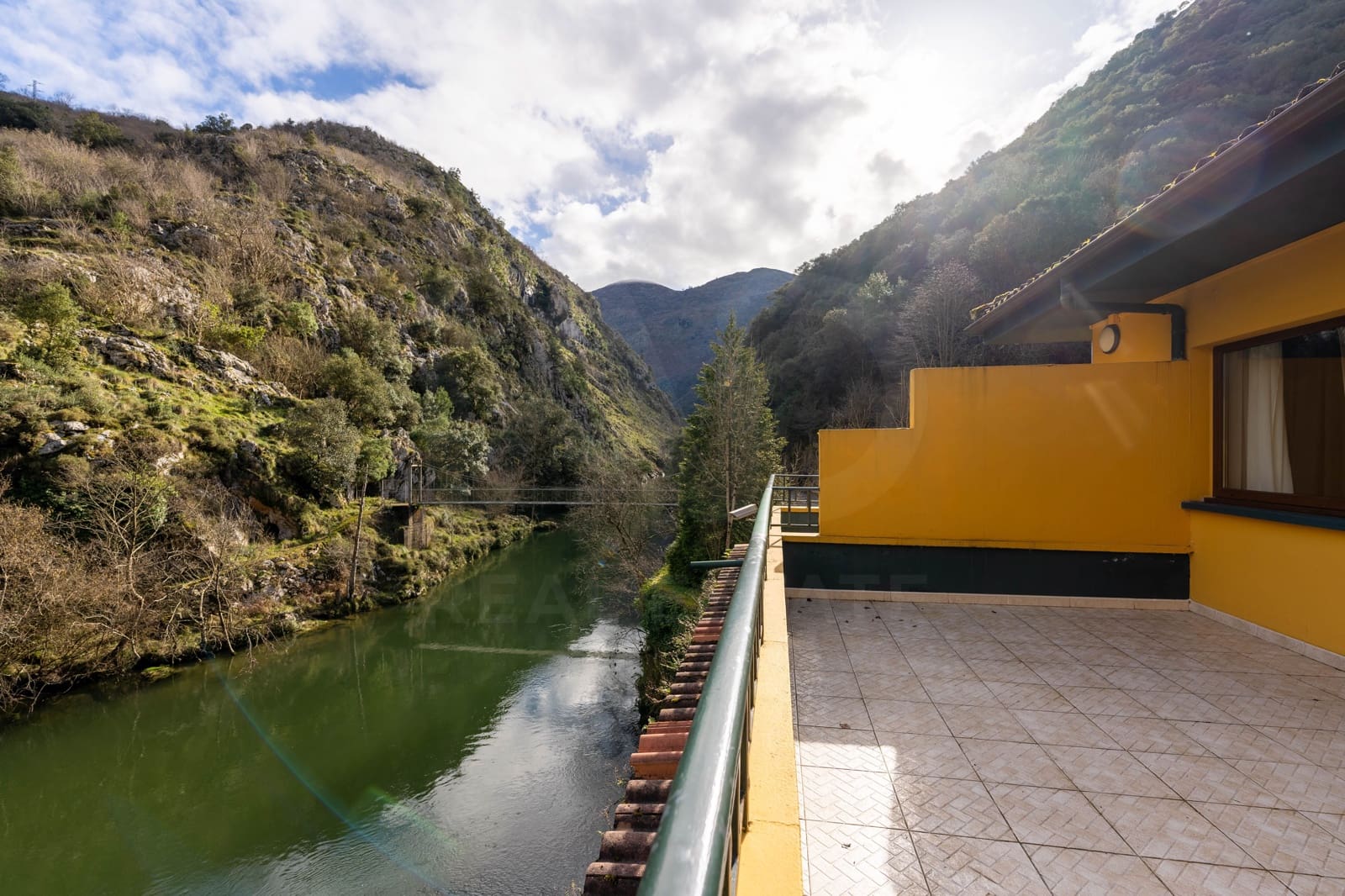 Kommersiell till salu i Penamellera Alta - 870 000 € (Ref: 9988153)