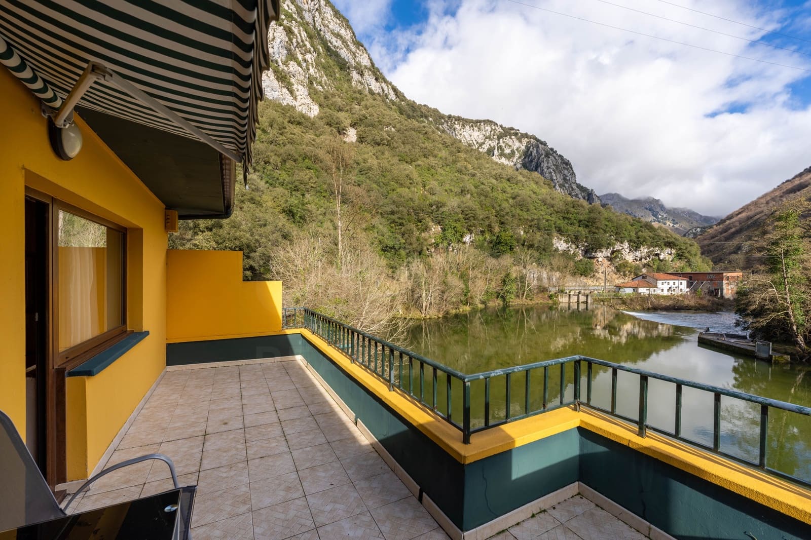Kommersiell till salu i Penamellera Alta - 870 000 € (Ref: 9988153)