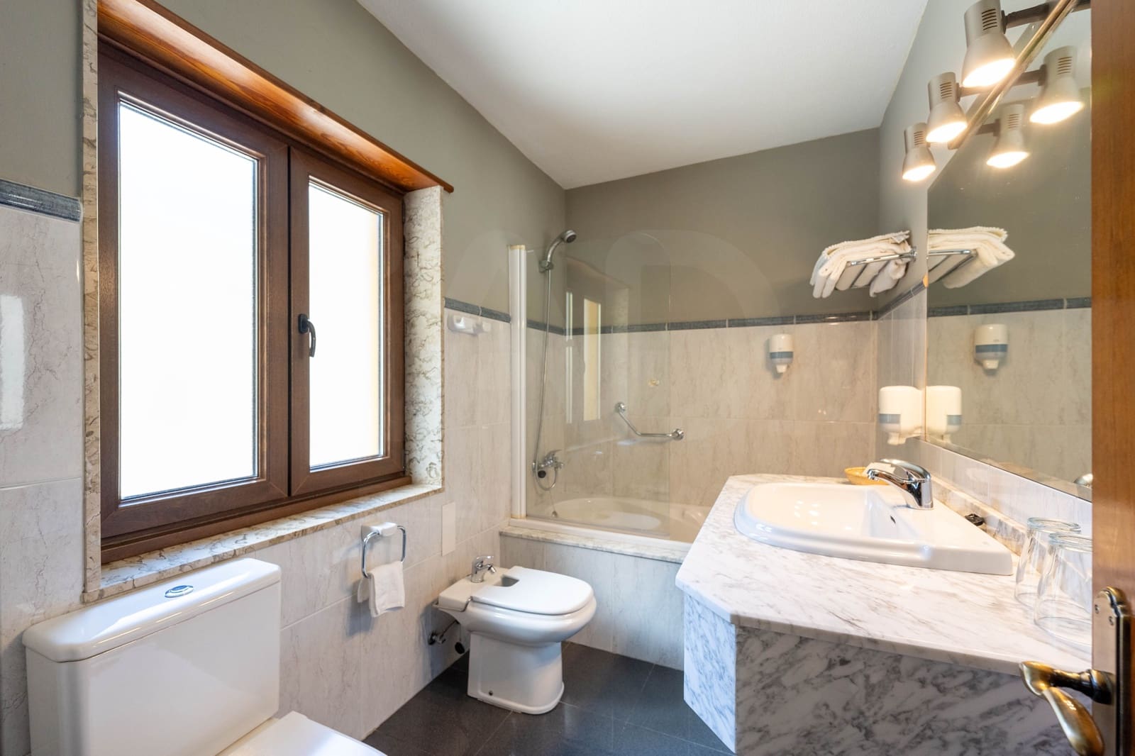 Kommersiell till salu i Penamellera Alta - 870 000 € (Ref: 9988153)