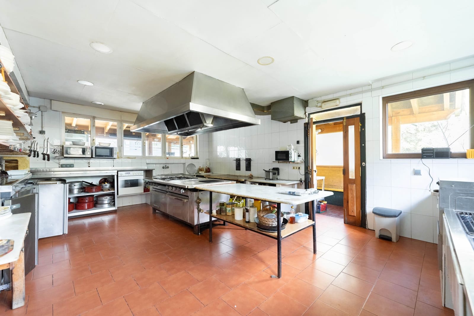 Kommersiell till salu i Penamellera Alta - 870 000 € (Ref: 9988153)