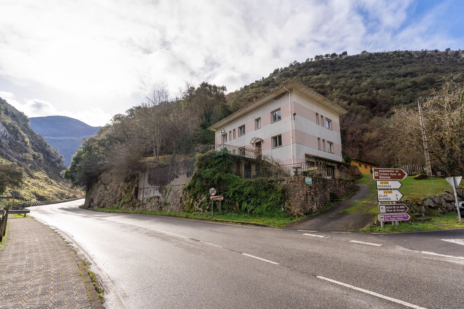 Kommersiell till salu i Penamellera Alta - 870 000 € (Ref: 9988153)