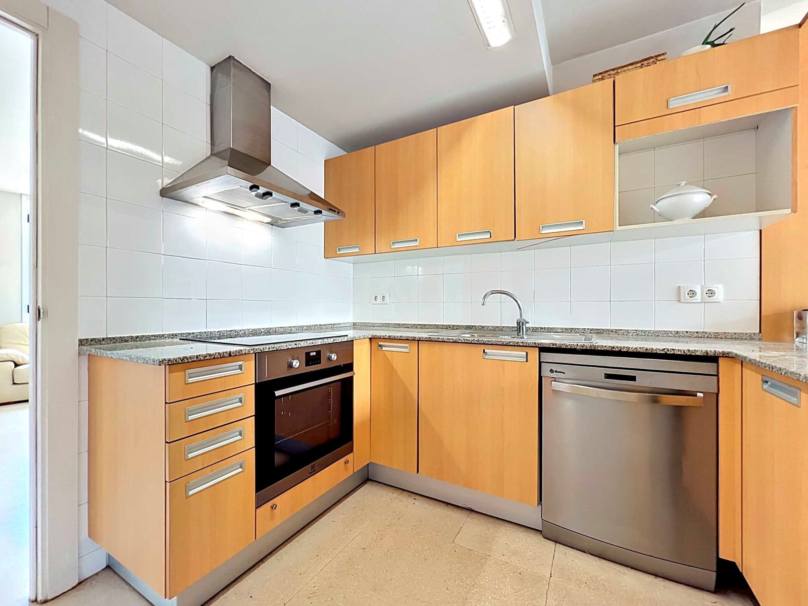 4 soverom Hus til salgs i Barcelona by med garasje - € 500 000 (Ref: 9988158)
