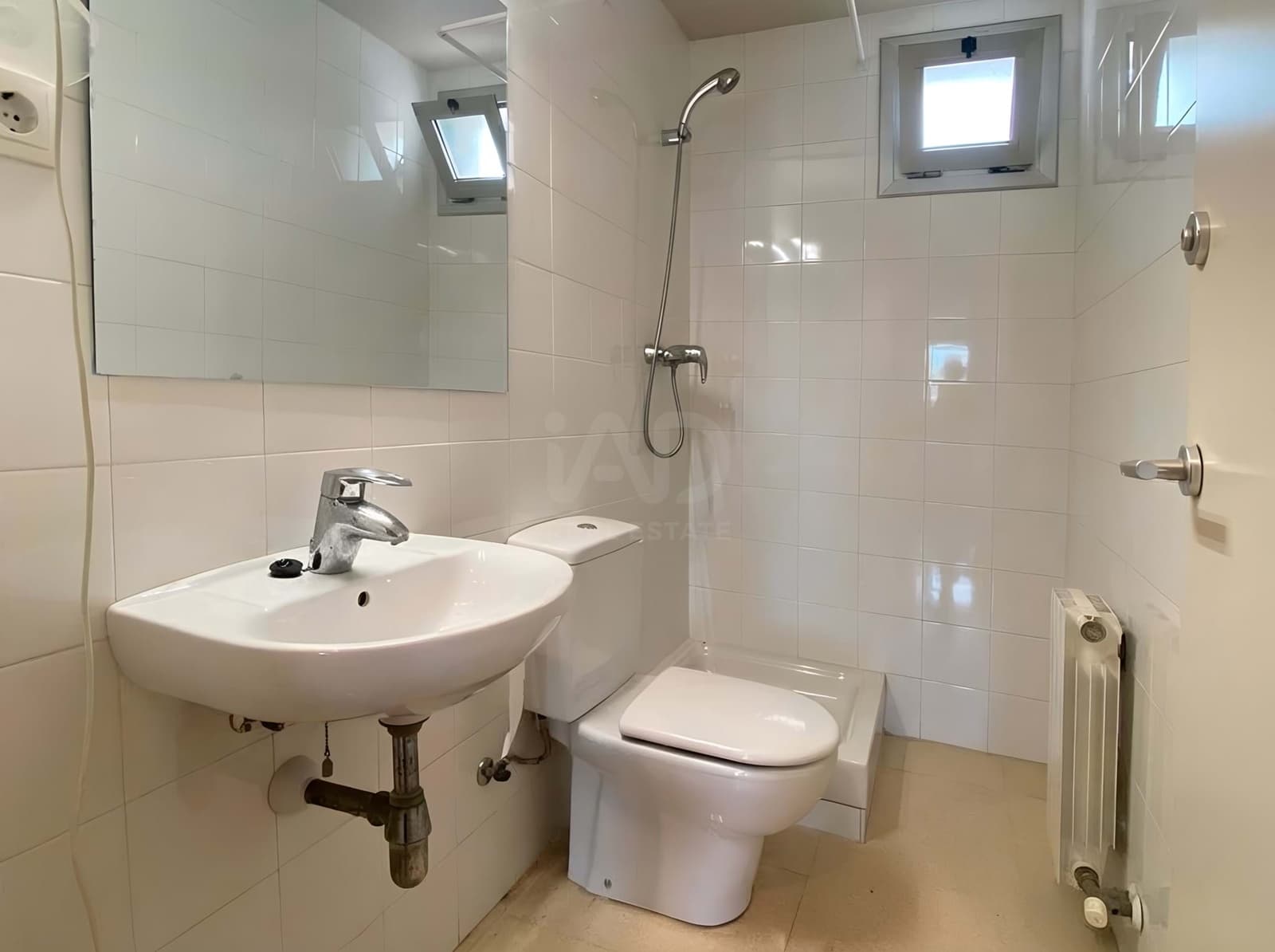 4 soverom Hus til salgs i Barcelona by med garasje - € 500 000 (Ref: 9988158)