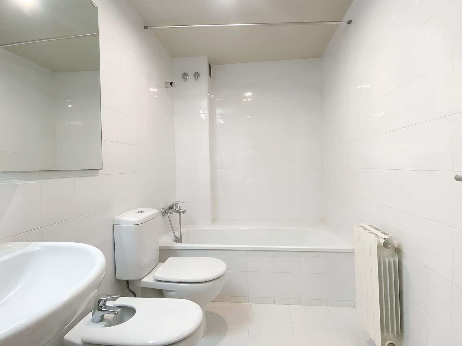 4 soverom Hus til salgs i Barcelona by med garasje - € 500 000 (Ref: 9988158)