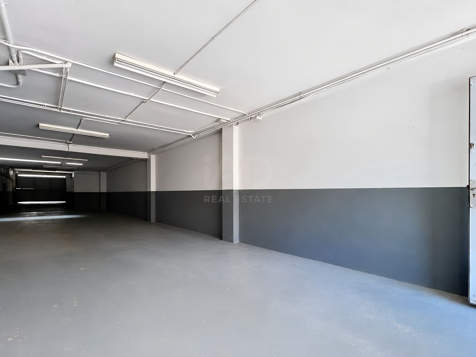 4 soverom Hus til salgs i Barcelona by med garasje - € 500 000 (Ref: 9988158)