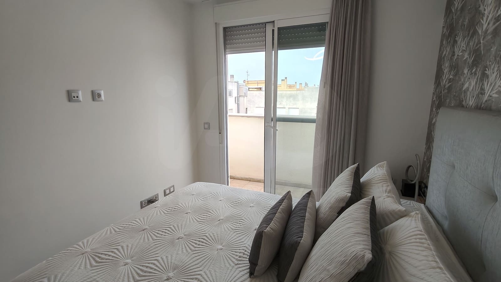 2 chambre Penthouse à vendre à Castello de la Plana avec garage - 233 900 € (Ref: 9988160)