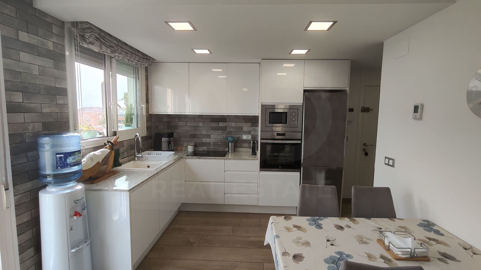2 chambre Penthouse à vendre à Castello de la Plana avec garage - 233 900 € (Ref: 9988160)