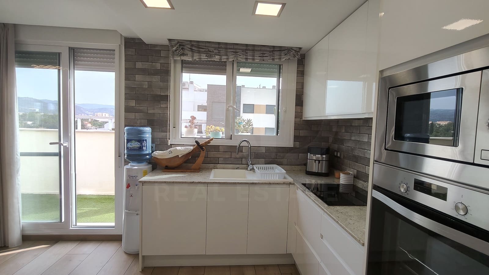 2 chambre Penthouse à vendre à Castello de la Plana avec garage - 233 900 € (Ref: 9988160)