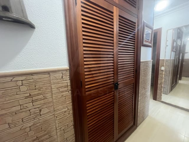 3 bedroom Apartment for sale in Cádiz city - € 205,000 (Ref: 9988162)