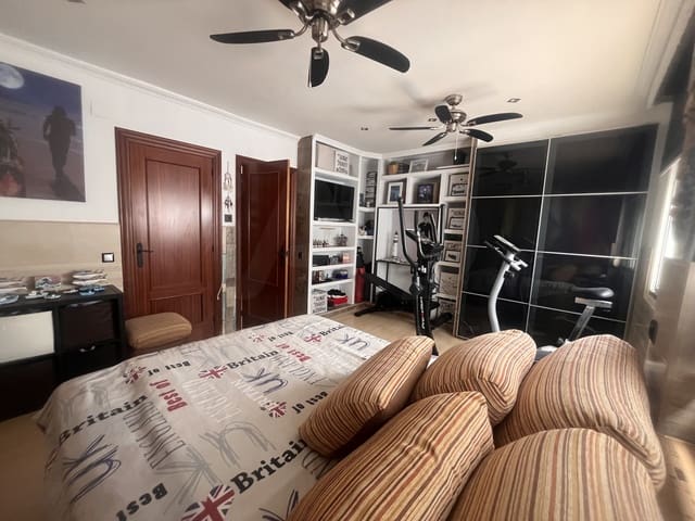 3 bedroom Apartment for sale in Cádiz city - € 205,000 (Ref: 9988162)