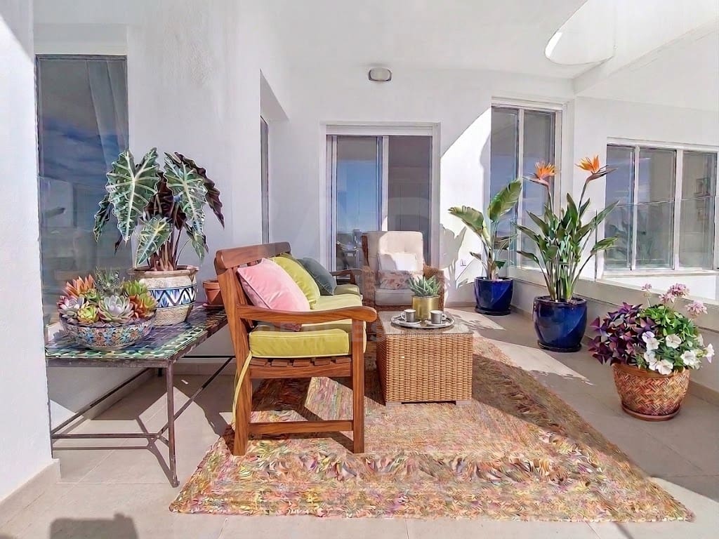 2 soverom Leilighet til salgs i Cadiz by med svømmebasseng garasje - € 550 000 (Ref: 9988164)