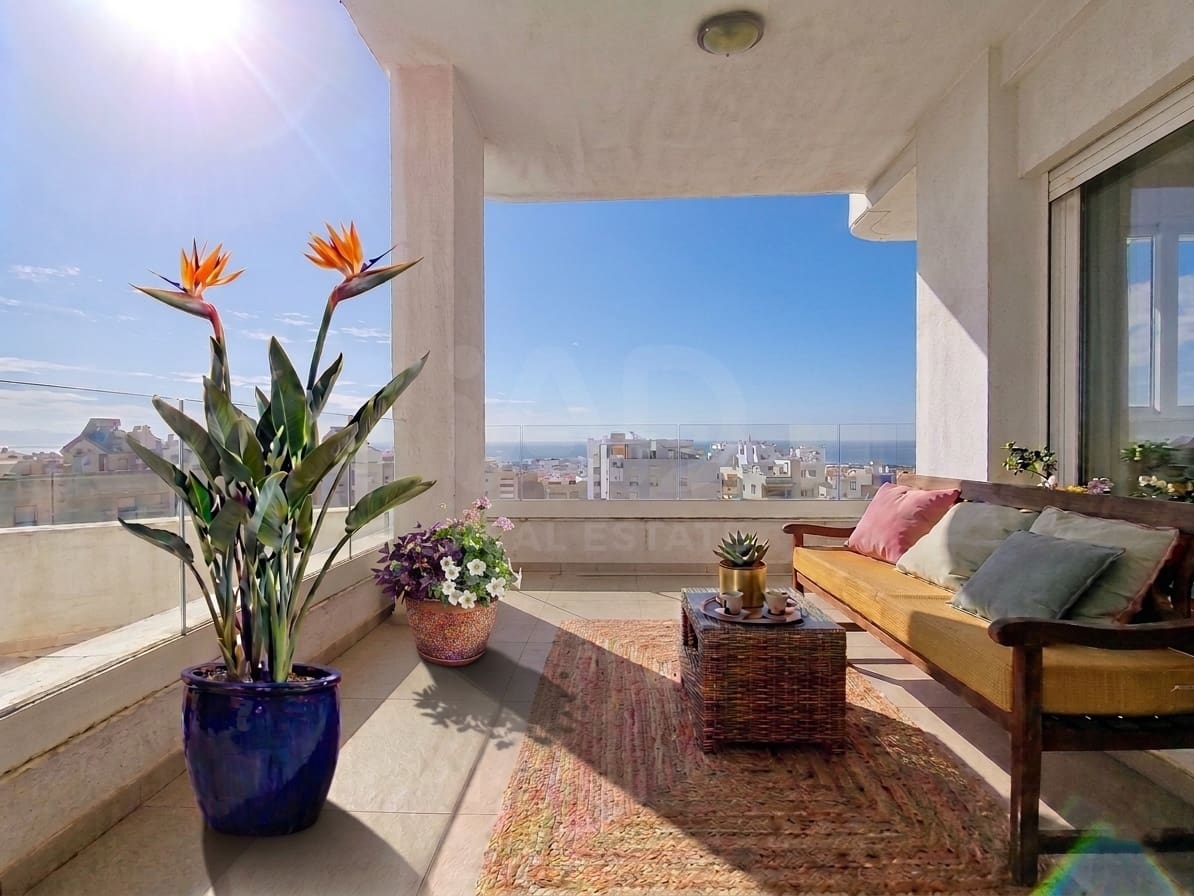 2 soverom Leilighet til salgs i Cadiz by med svømmebasseng garasje - € 550 000 (Ref: 9988164)